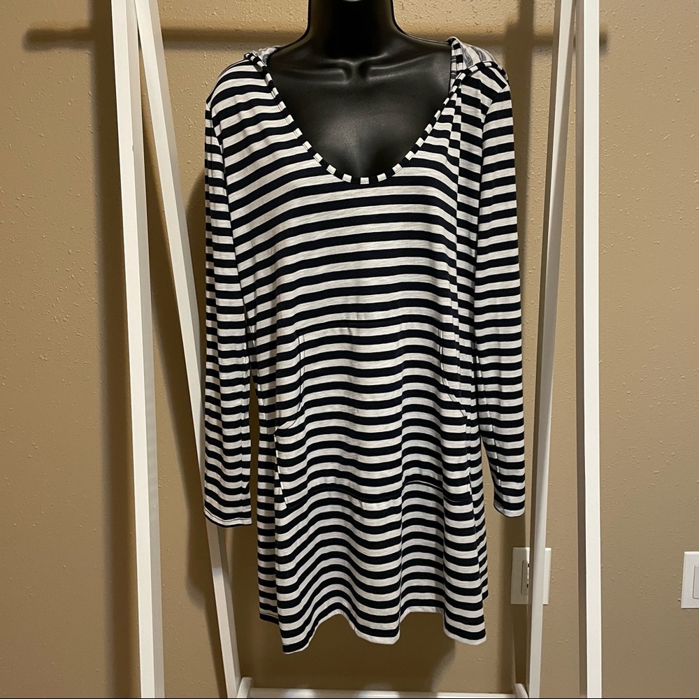 L navy/white striped hooded swimsuit coverup